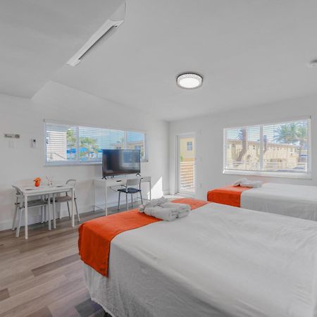 Spacious Studio With Balcony And Parking At The Beach -M46 Голливуд Экстерьер фото