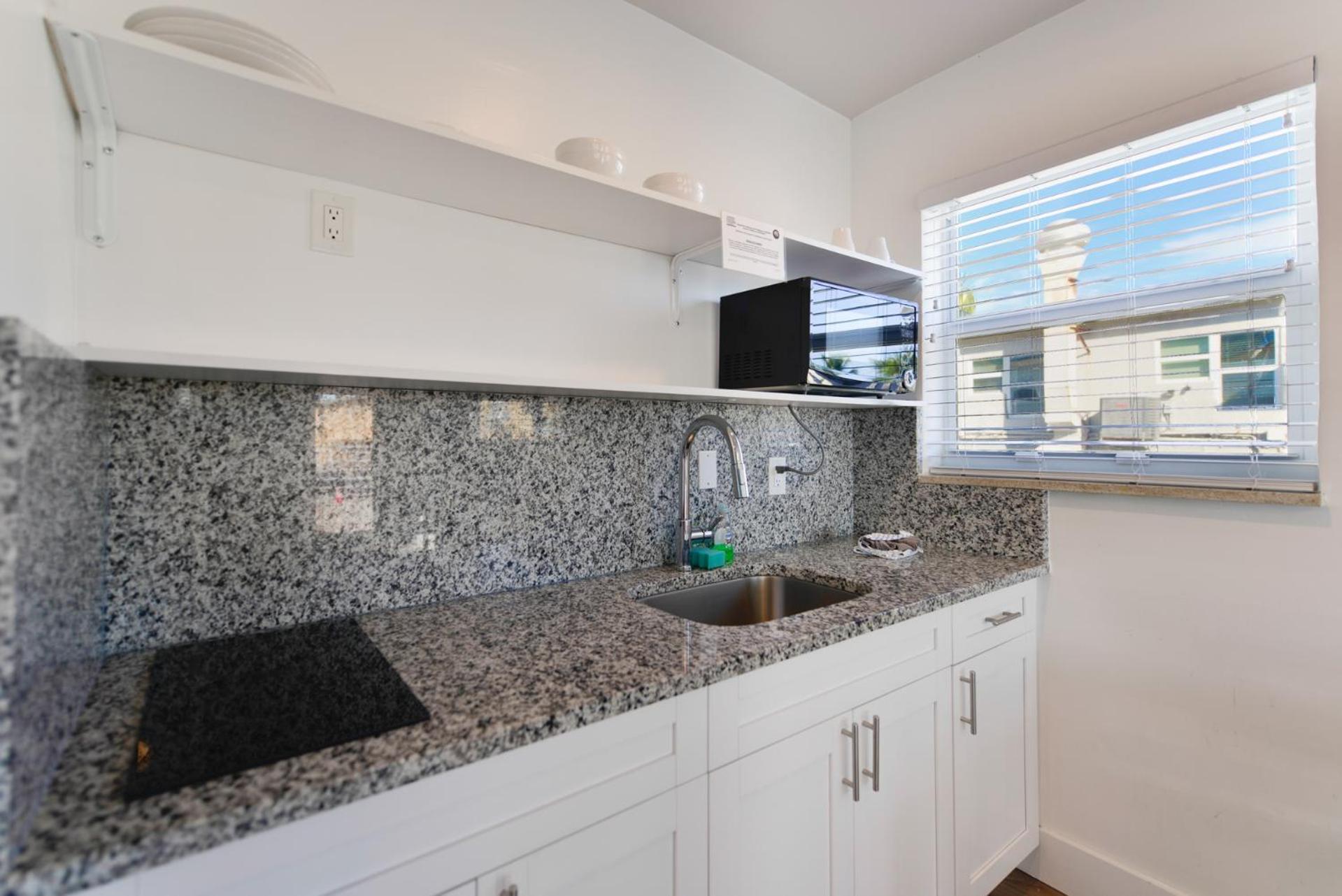 Spacious Studio With Balcony And Parking At The Beach -M46 Голливуд Экстерьер фото